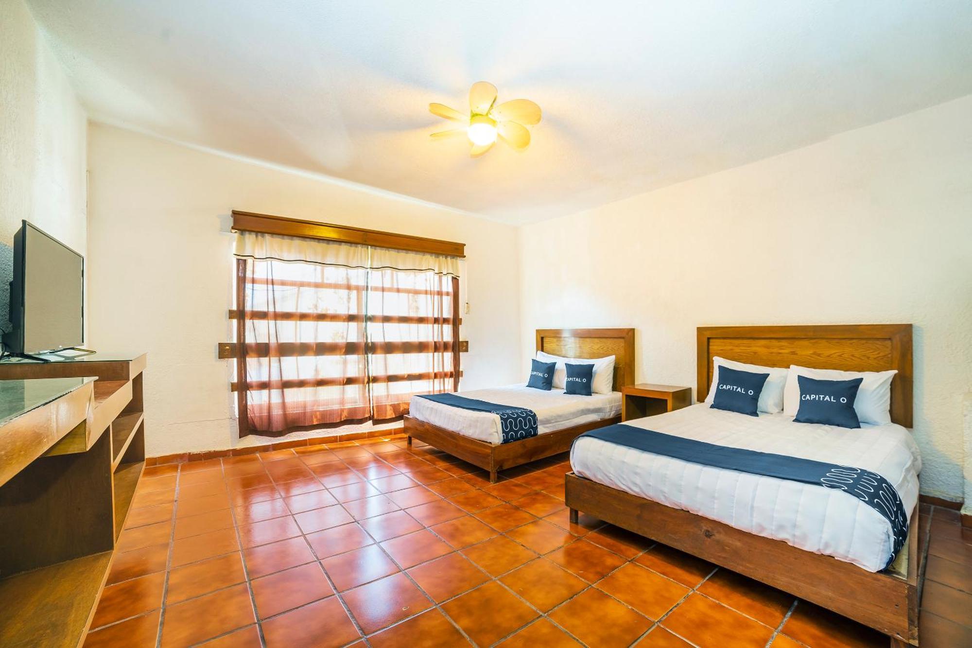 Capital O Hotel Casa Blanca Celaya  Exteriör bild
