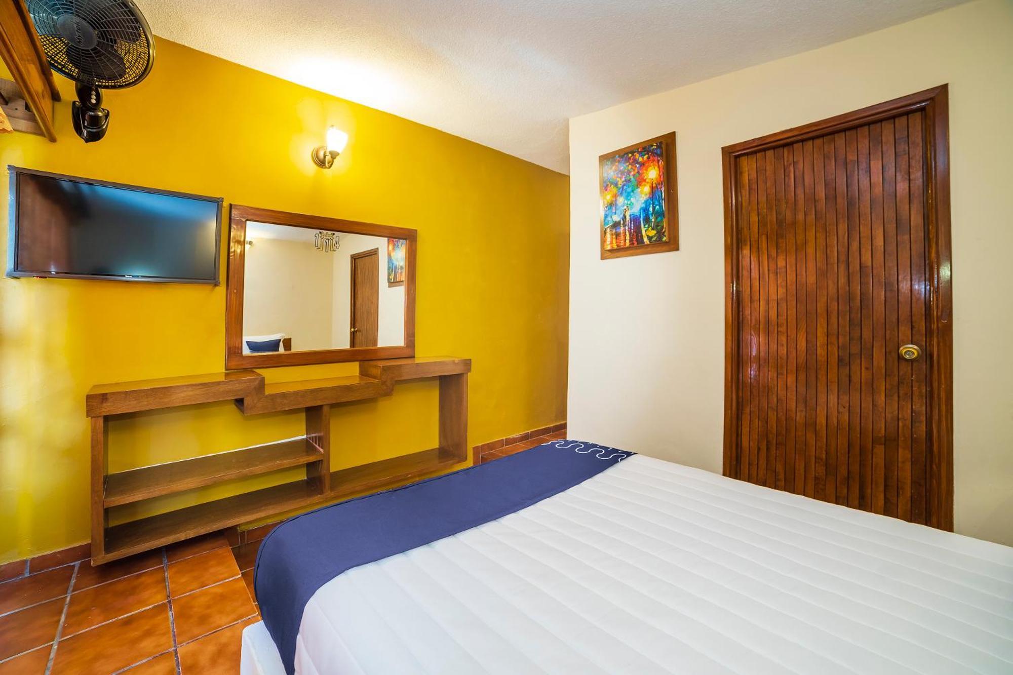 Capital O Hotel Casa Blanca Celaya  Exteriör bild